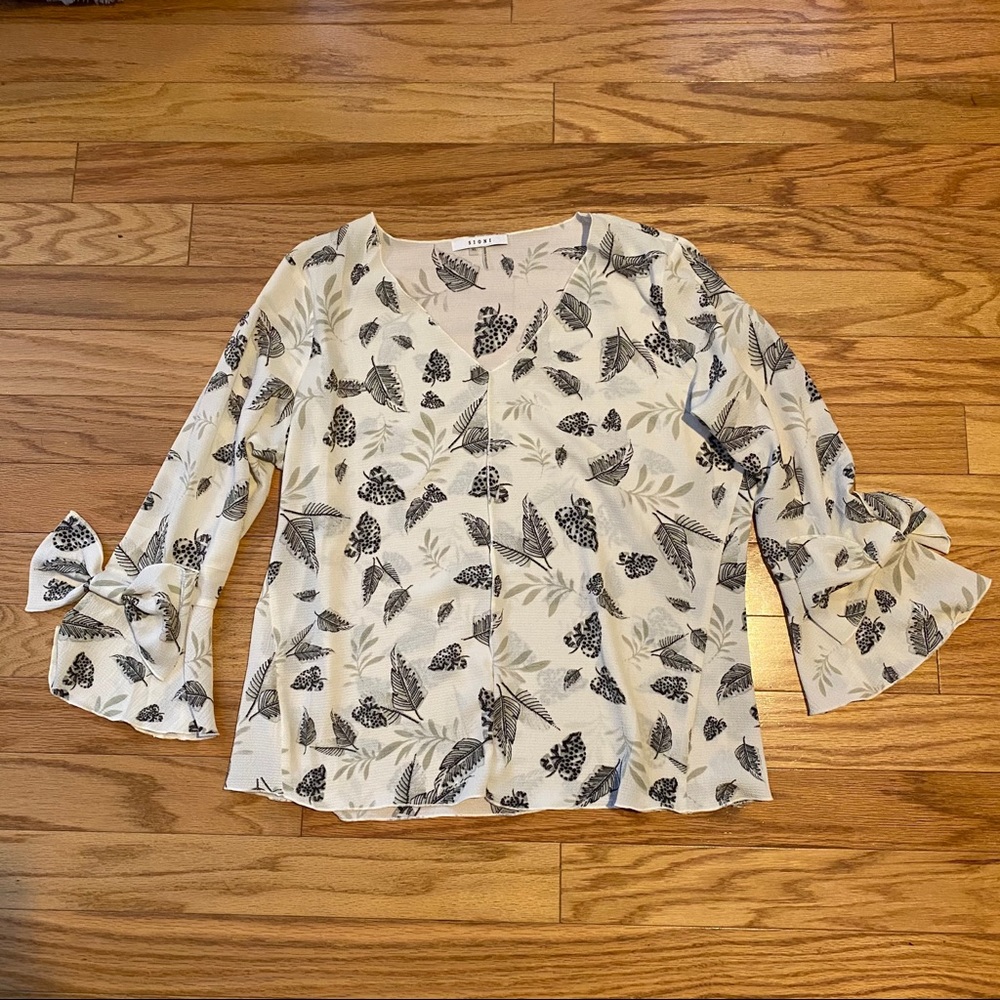 B&W Floral Blouse w/ Bow Detail!